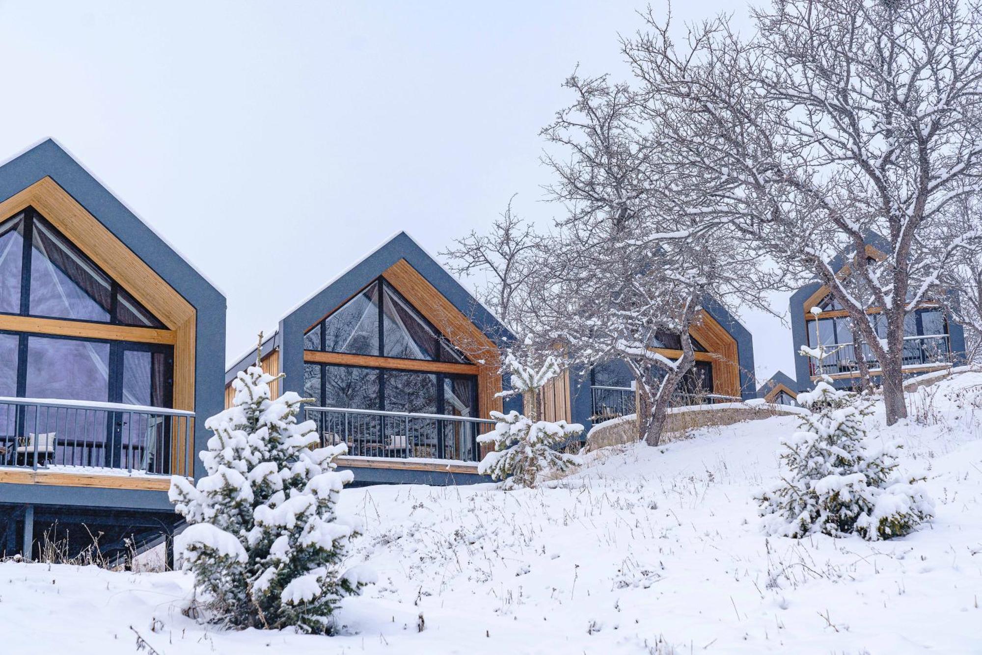 Qazaq Auyl Eco Hotel Almatî Exterior foto