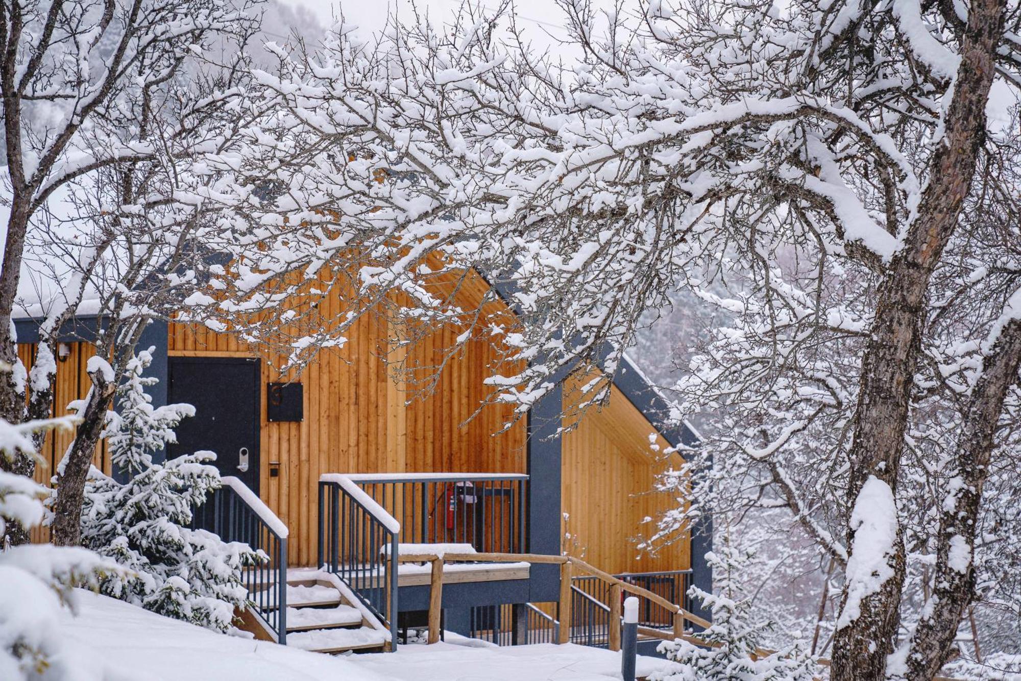 Qazaq Auyl Eco Hotel Almatî Exterior foto